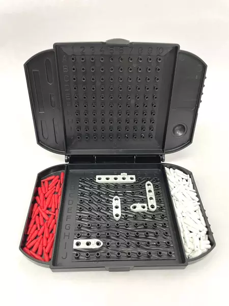 Hasbro Grab And Go Battleship 2014