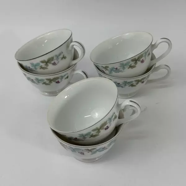 Set of 6 Fine China Of Japan Footed Coffee Cups Leaf And Berry Vintage Pattern