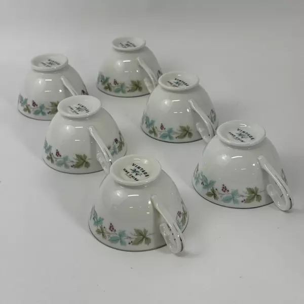 Set of 6 Fine China Of Japan Footed Coffee Cups Leaf And Berry Vintage Pattern