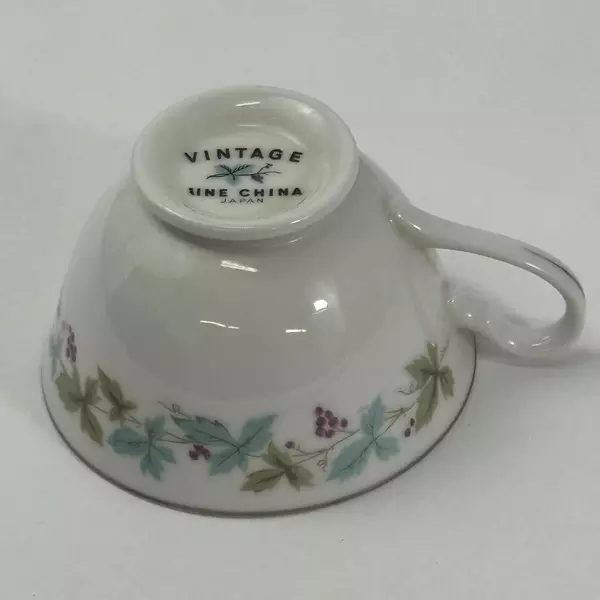 Set of 6 Fine China Of Japan Footed Coffee Cups Leaf And Berry Vintage Pattern