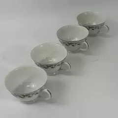 Set of 4 Fine China Of Japan Footed Coffee Cups Leaf And Berry Vintage Pattern