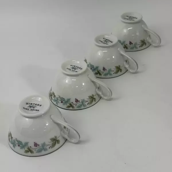 Set of 4 Fine China Of Japan Footed Coffee Cups Leaf And Berry Vintage Pattern