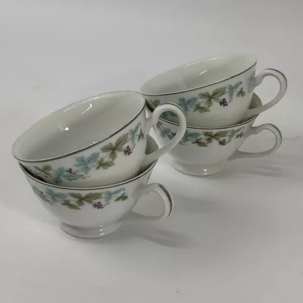 Set of 4 Fine China Of Japan Footed Coffee Cups Leaf And Berry Vintage Pattern