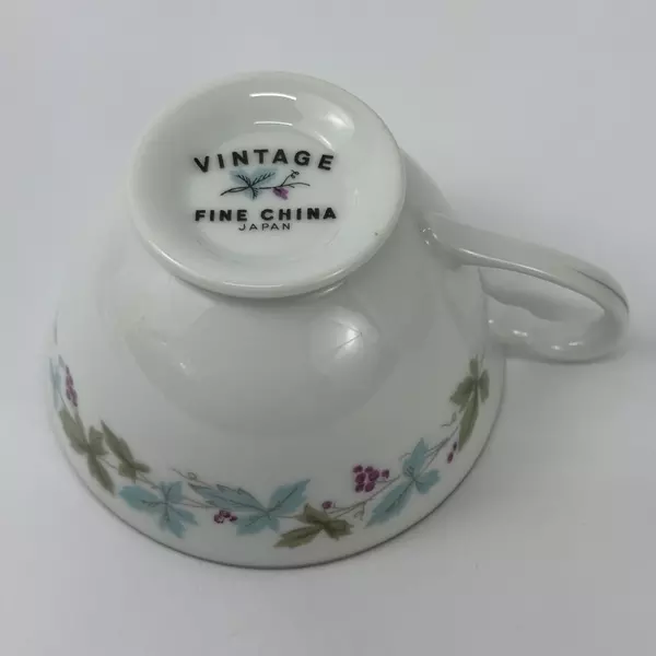 5 Fine China Of Japan Vintage Footed Coffee Cups & Saucers Leaf Berry Pattern