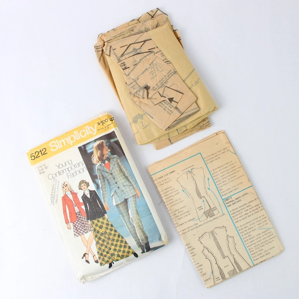 1972 Simplicity 5212 Vintage Sewing Pattern Misses Size 14 Cut