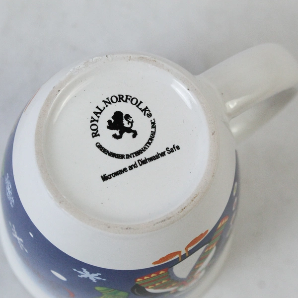 Royal Norfolk Christmas Mug With Penguin Graphic Dishwasher and Microwave Safe