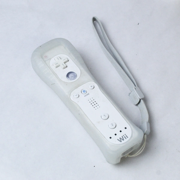 Nintendo Wii Bundle: Console Wheel Remote Nunchuck & Dock Untested