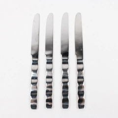 Set of 4 Farberware Stainless Steel Rollercoaster Dinner Knives Vintage