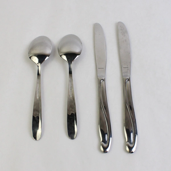 Lot Of 4 Farberware Flatware Spirit (Stainless) 2 Soup Spoons & 2 Solid Knifes