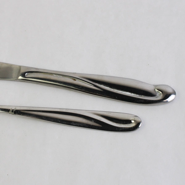 Lot Of 4 Farberware Flatware Spirit (Stainless) 2 Soup Spoons & 2 Solid Knifes