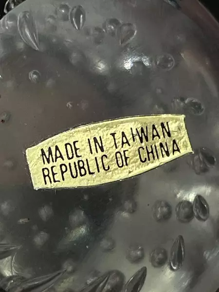 Hand Blown Elephant Paperweight with Bubbles, 4" Tall, Taiwan - Pre-owned