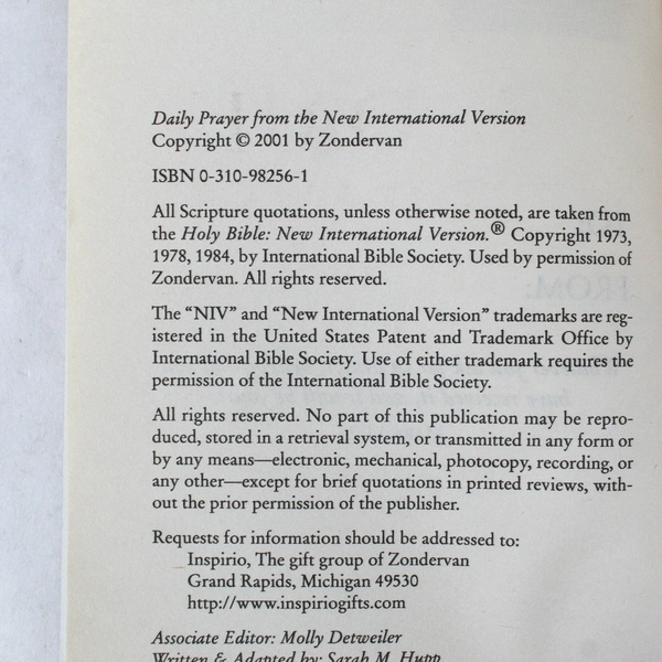 Daily Prayer NIV by Zondervan Inspirio 2001 PB Good Condition Bent Corner
