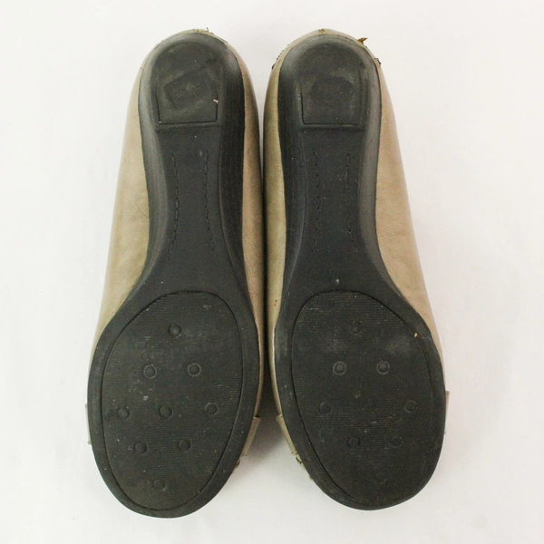 LifeStride Mash Beige Slip-On Women's Shoes Size 8 M with Medallion - Pre-Owned