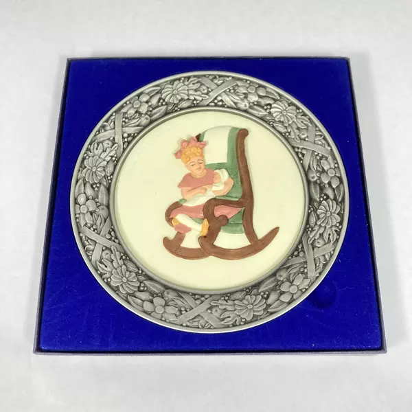 1981 Sebastian Miniatures Collector Plate Little Mother 2224