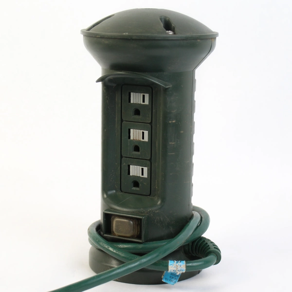 Woods Seasons Bright Outdoor 3-Outlet Yard Stake 