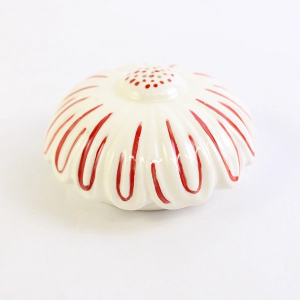 Set Of 2 Unbranded Ceramic Red On White Flower Salt & Pepper Shakers