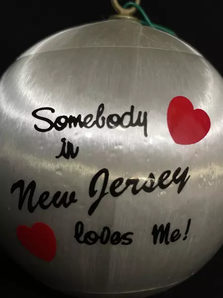 1987 Signatures of Christmas Ornament "New Jersey Loves Me!" 3" Satin Ball