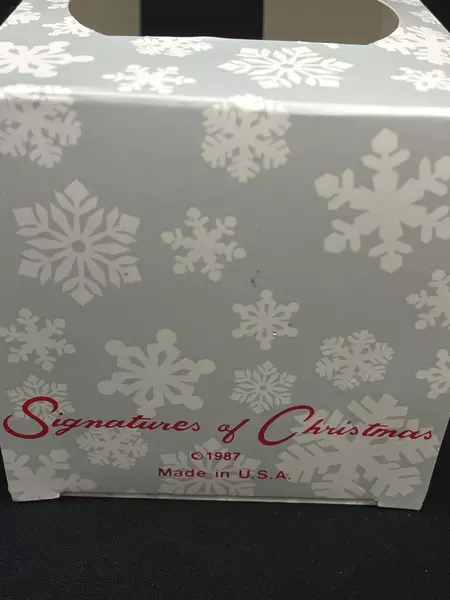 1987 Signatures of Christmas Ornament "New Jersey Loves Me!" 3" Satin Ball