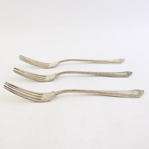 Lot of 3 WM Rogers & Son Forks, Five Model 7" AA Silverplate Flatware