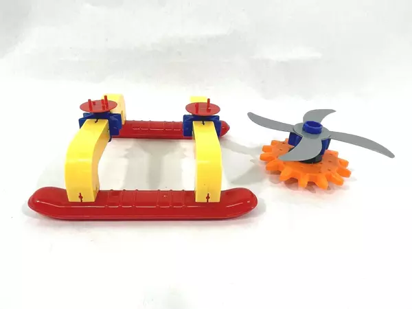 Learning Journey STEM Gears Bionic Bug & Quirky Copter Set - Pre-Owned