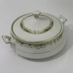 Signature Collection Queen Anne Covered Vegetable Bowl Fine China Japan 8"