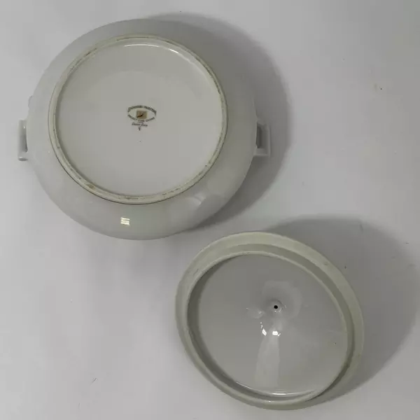 Signature Collection Queen Anne Covered Vegetable Bowl Fine China Japan 8"