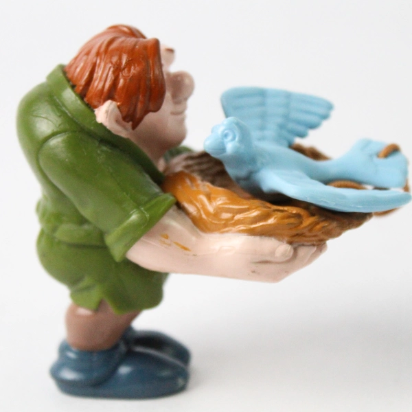 1997 Disney The Hunchback Of Notre Dame Quasimodo With Bird And Nest PVC Toy