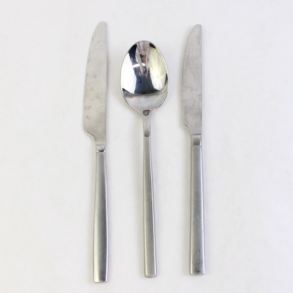 Lot of 3 Cambridge Stainless Steel Pattern Undetermined 2 Knives 1 Dinner Spoon