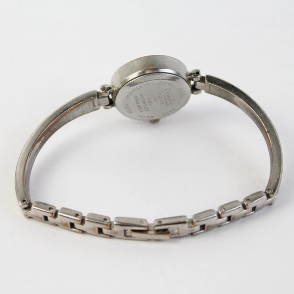 Details Women's Watch Gold Tone Silver Tone Needs Battery VGC DTL4176