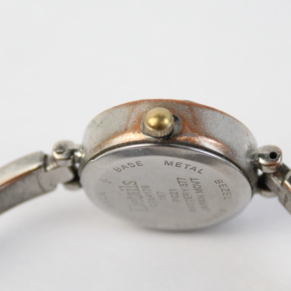 Details Women's Watch Gold Tone Silver Tone Needs Battery VGC DTL4176