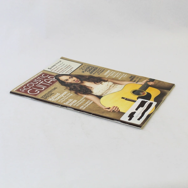 Acoustic Guitar Magazine Oct 2011 - Sarah Jarosz, Richard Thompson, Ripped Pages