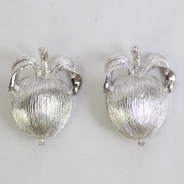 Vintage Sarah Coventry Silver Tone Apple Clip On Earrings Metal 
