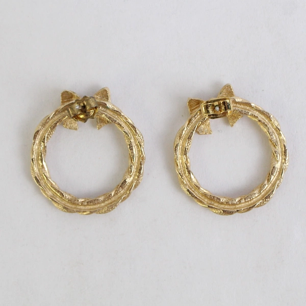 Vintage Avon Gold Tone Twisted Christmas Wreath Stud Earrings