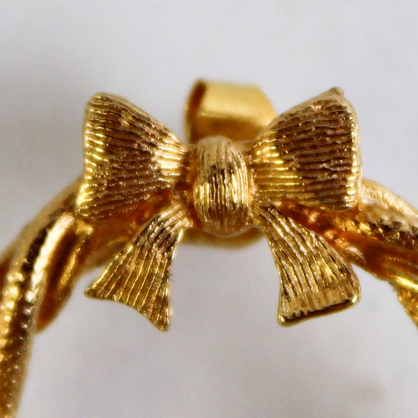 Vintage Avon Gold Tone Twisted Christmas Wreath Stud Earrings