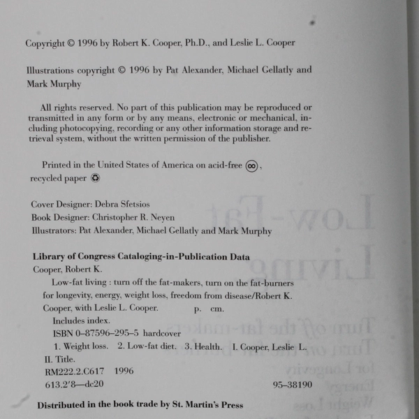 Low-Fat Living by Leslie L. Cooper and Robert K. Cooper 1996 Hardcover