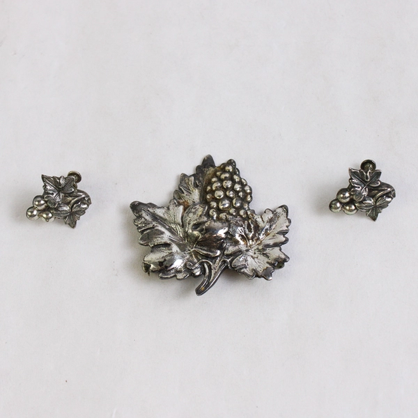 Vintage Jewel Art Sterling Grape Cluster Brooch With Screw Back Clip On Earrings