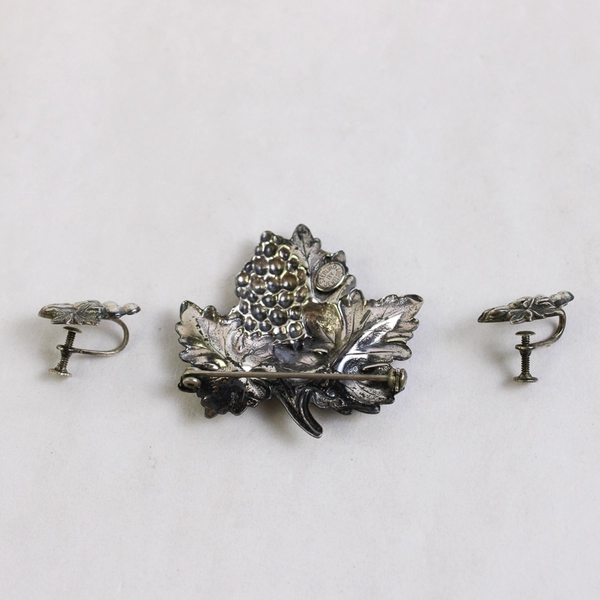 Vintage Jewel Art Sterling Grape Cluster Brooch With Screw Back Clip On Earrings