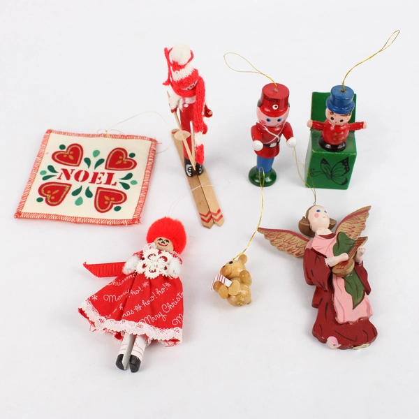 Lot of 7 Unbranded Kitschy Christmas Tree Ornaments Vintage Retro