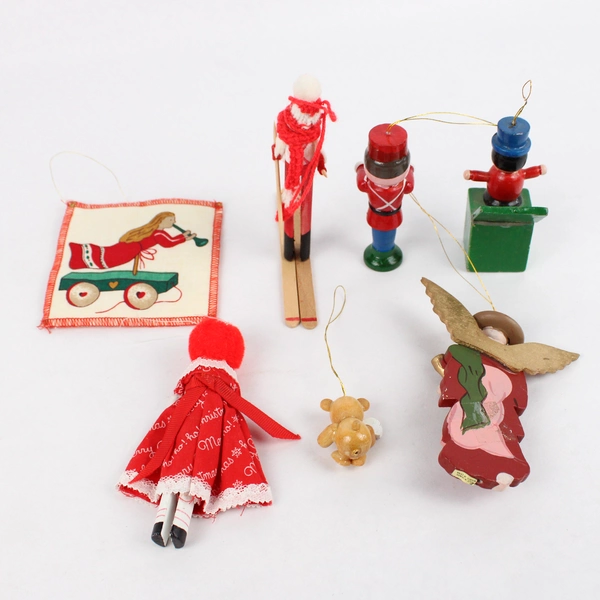 Lot of 7 Unbranded Kitschy Christmas Tree Ornaments Vintage Retro