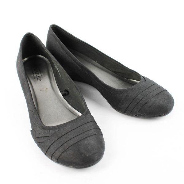 Seychelles Oasis Low Wedge Heel Shoe Women's 7.5 Black Formal