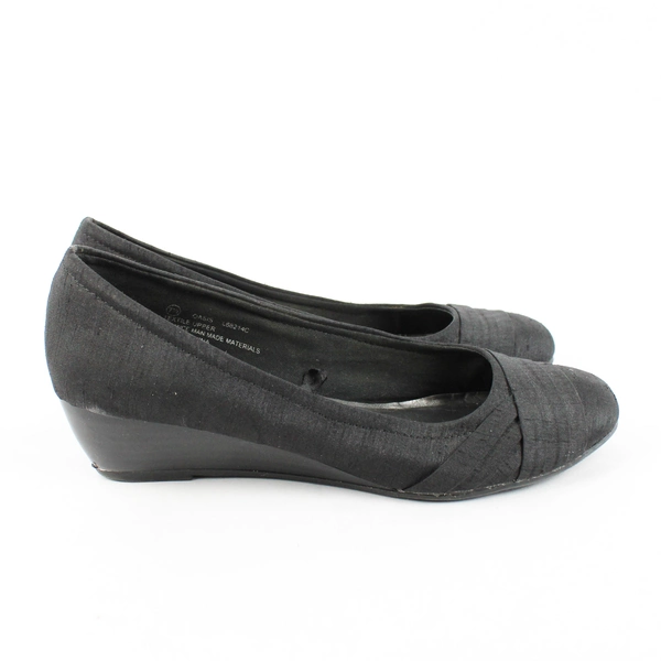 Seychelles Oasis Low Wedge Heel Shoe Women's 7.5 Black Formal