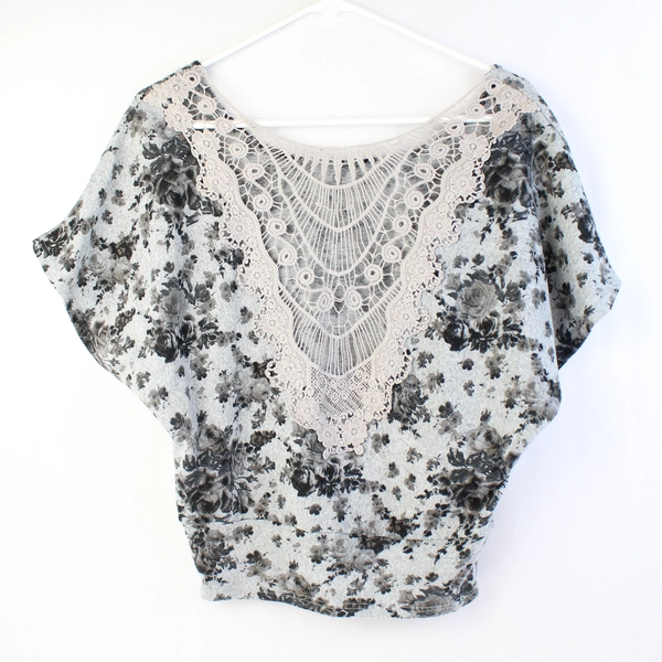 Unbranded Gray Floral Short-Sleeved Top Women's Size Medium