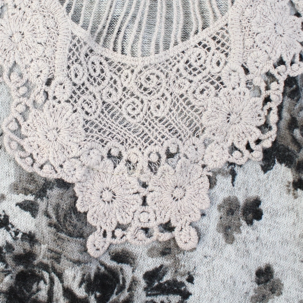 Unbranded Gray Floral Short-Sleeved Top Women's Size Medium