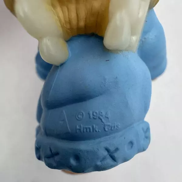 Vintage Resin Christmas Ornament Angel Holding A Thimble Full Of Stars