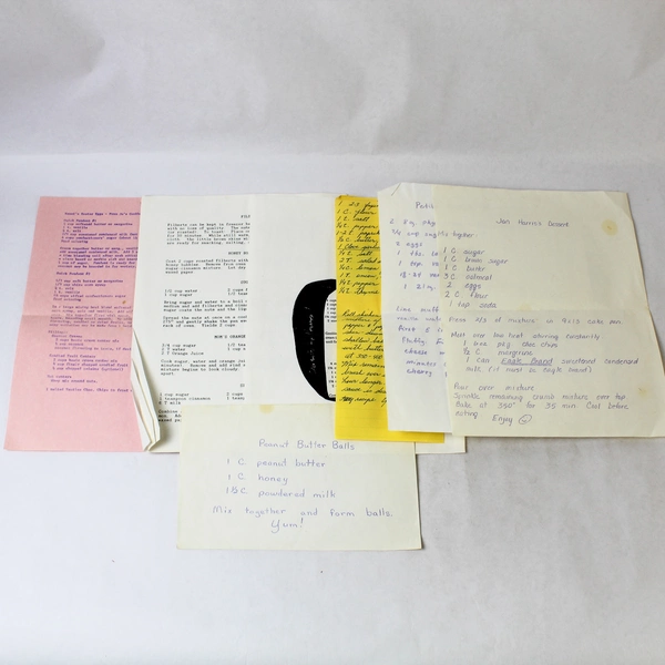 Lot of Vintage Recipe Cards & Paper Clippings Pre-Owned Ephemera