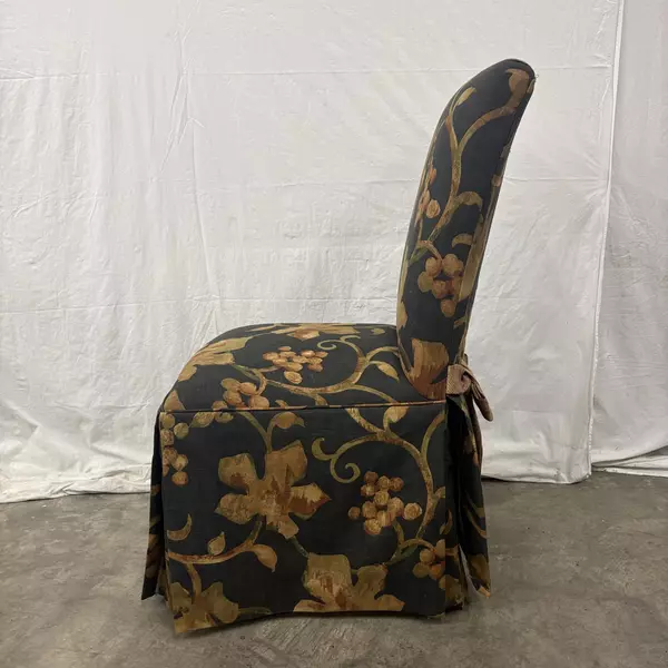 Designmaster Skirted Parsons Dining Chair with Button and Bow back (Set of 4)