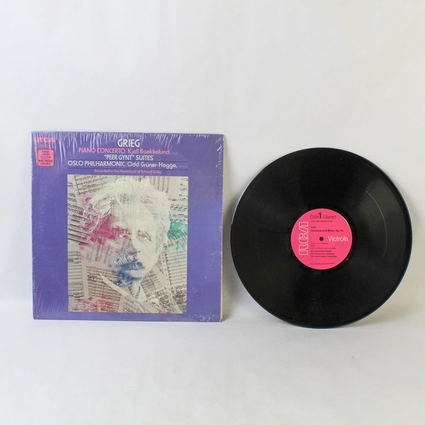 Grieg Piano Concerto Peer Gynt Suites VICS-1067 Vinyl LP - Pre-Owned!