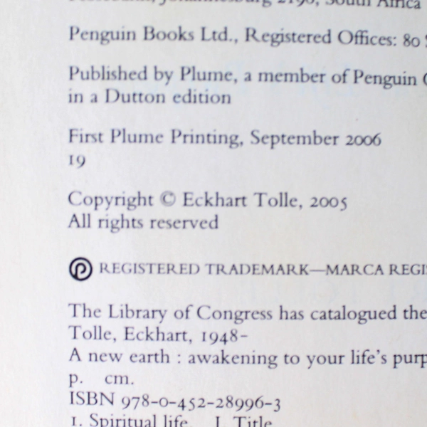 A New Earth: Awakening to Your Life's Purpose by Eckhart Tolle 2006 Paperback