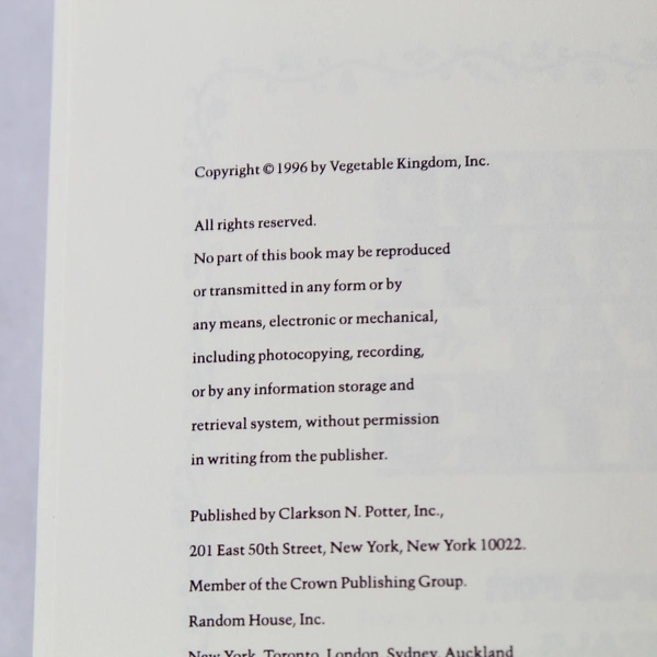 Moosewood Restaurant Low-Fat Favorites Cookbook - Very Good Condition