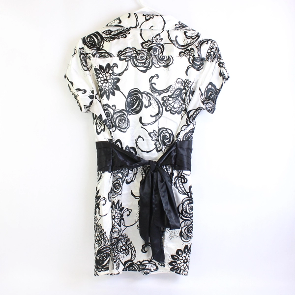 Charlotte Russe Stretch Black and White Floral Patterned Top Women's Size Large